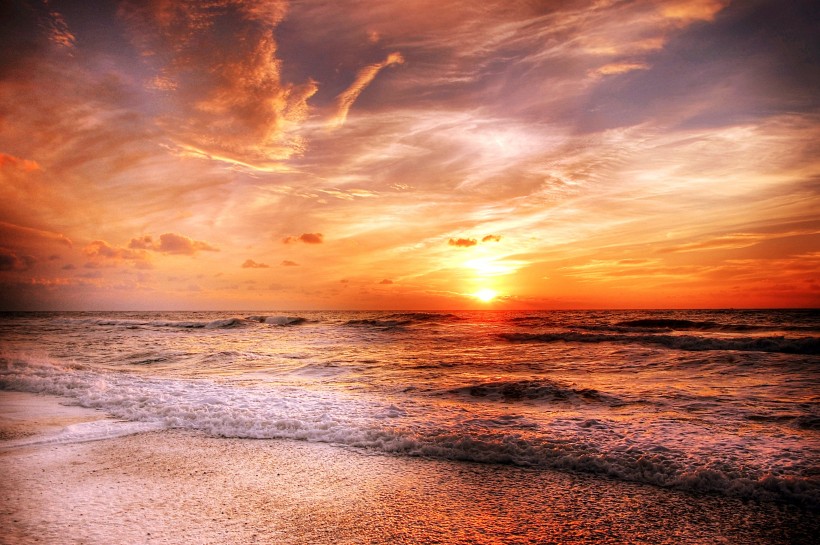 点击大图看下一张：一组黄昏时的沙滩图片