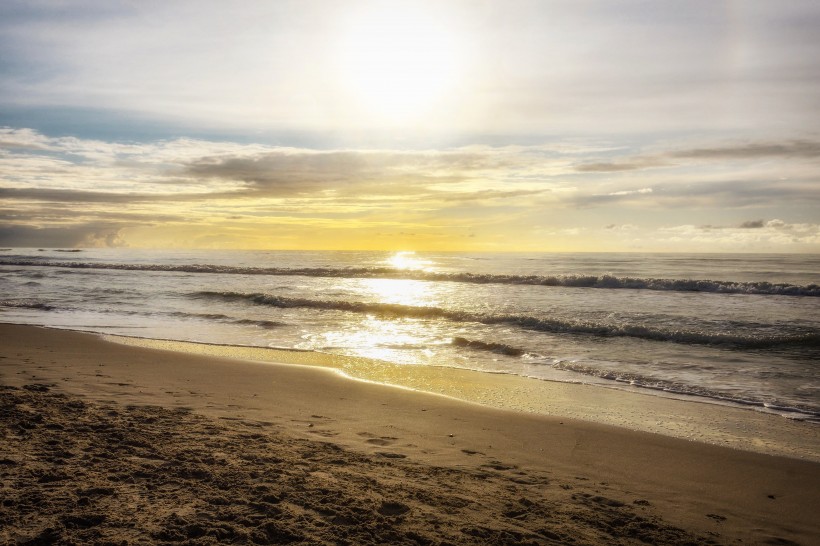 点击大图看下一张：一组黄昏时的沙滩图片