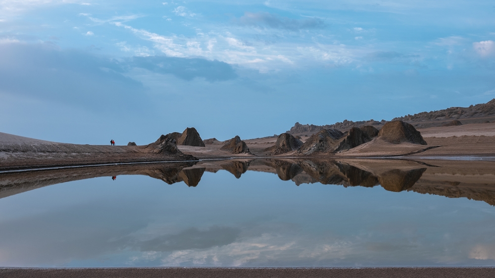 点击大图看下一张：荒凉沙滩戈壁风景高清桌面壁纸