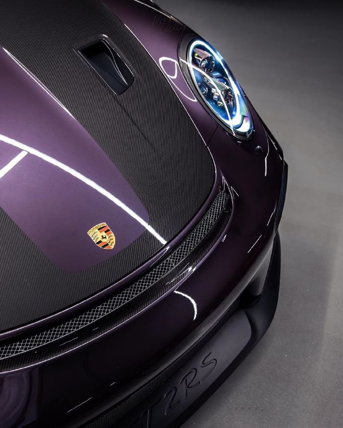 点击大图看下一张：紫色的保时捷GT2 RS赛道神器