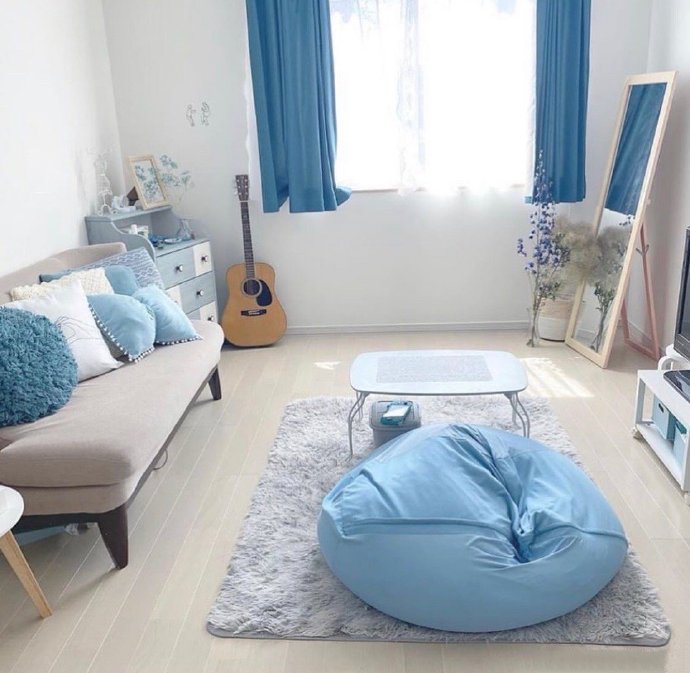 点击大图看下一张：粉蓝奶油白的房间，独居生活的装饰搭配