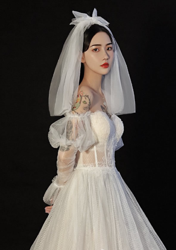 点击大图看下一张：带点酷酷的新娘造型图片