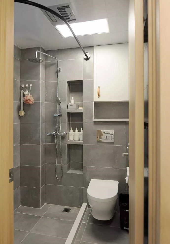 点击大图看下一张：卫生间壁龛设计，实用小收纳