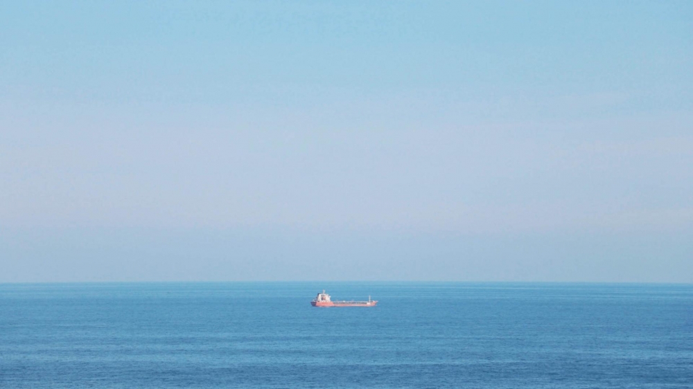 点击大图看下一张：蔚蓝大海唯美风景桌面壁纸