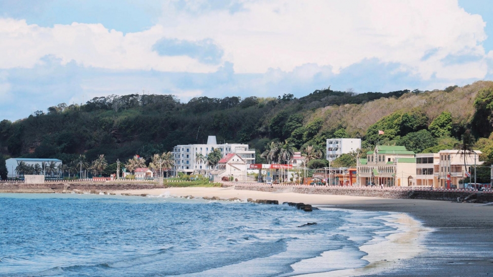 点击大图看下一张:蔚蓝大海唯美风景桌面壁纸