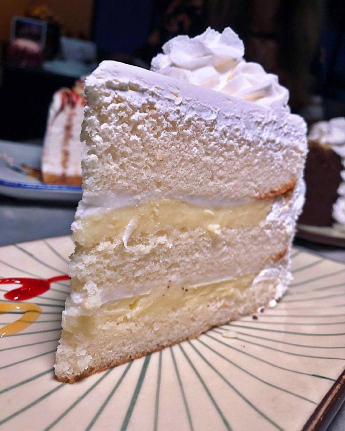 点击大图看下一张：一角甜甜软软的蛋糕图片