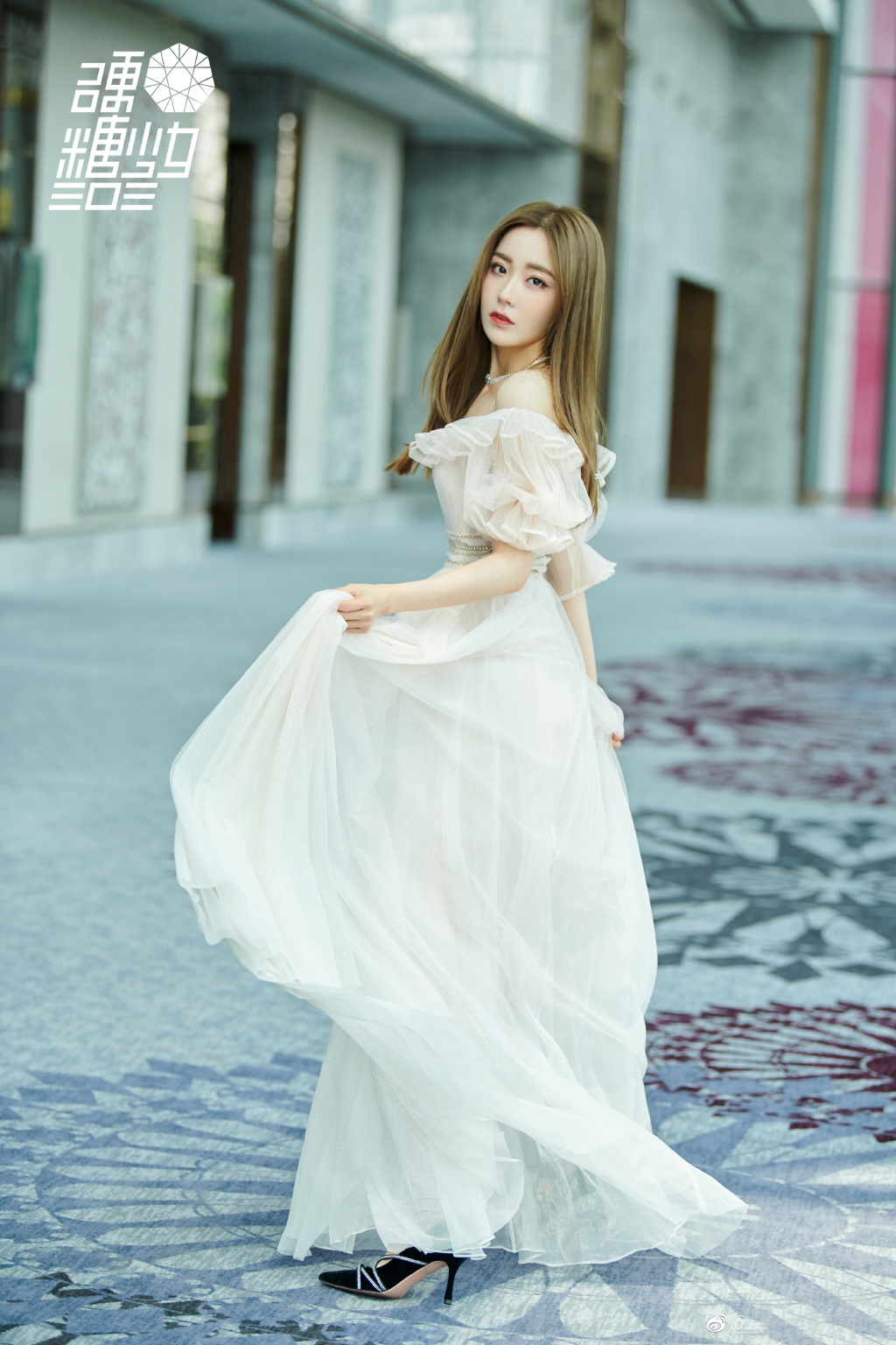 点击大图看下一张：王艺瑾仙女纱裙优雅写真图片