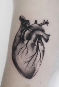 一组小清新高质量心脏纹身图案