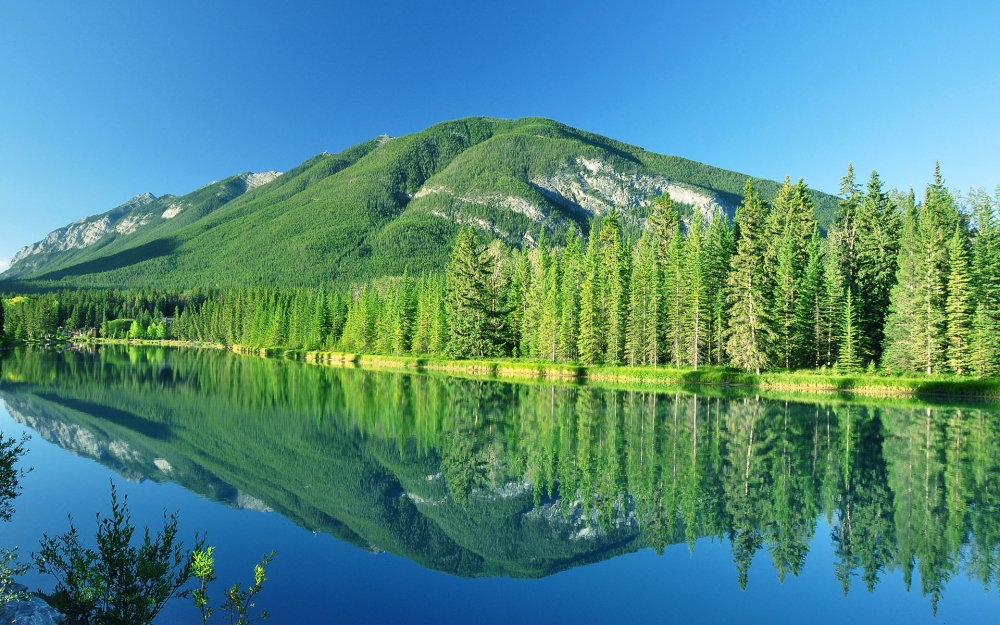 点击大图看下一张：加拿大班夫国家公园风景桌面壁纸