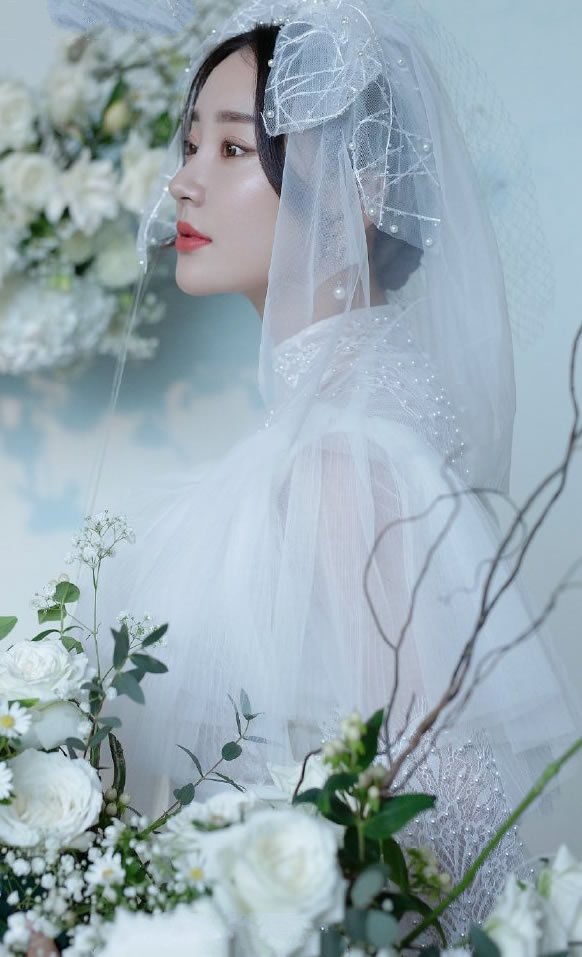 点击大图看下一张：简约又好看的新娘白纱造型图片