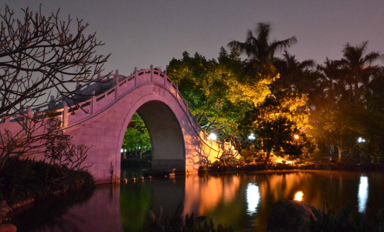 点击大图看下一张：漂亮的深圳夜景图片