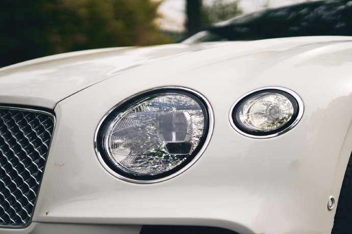 点击大图看下一张：宾利欧陆GT w12，满满的高级感