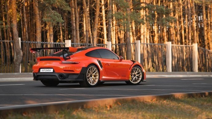 点击大图看下一张：保时捷Porsche 911 GT2 RS