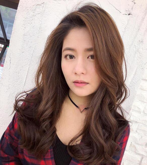 点击大图看下一张：好看的女生韩式流行染发发型图片