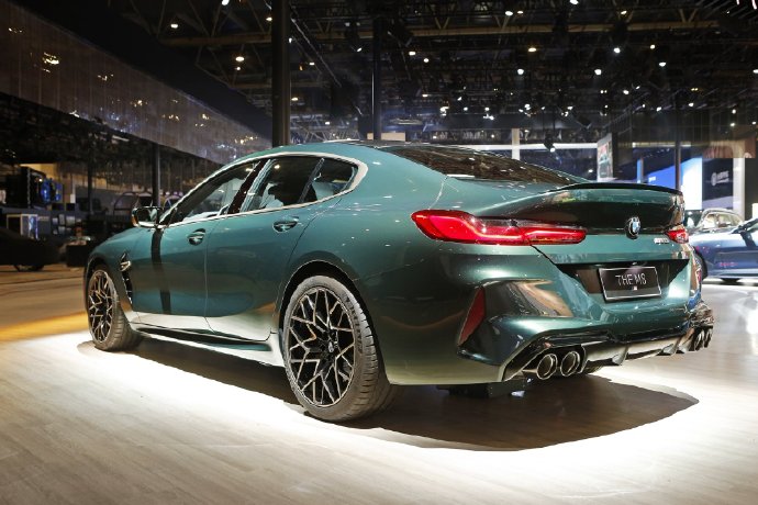 点击大图看下一张：全新BMW M8四门轿跑车,凌厉优雅的车身轮廓