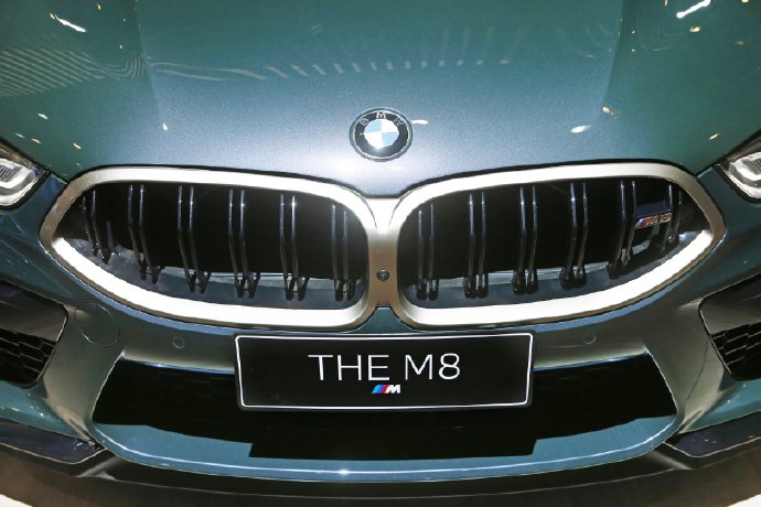 点击大图看下一张：全新BMW M8四门轿跑车,凌厉优雅的车身轮廓