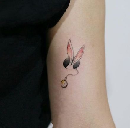 点击大图看下一张：一组超可爱的彩色小兔子纹身图案