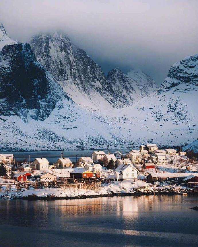 点击大图看下一张：挪威，罗弗敦群岛的寒冬