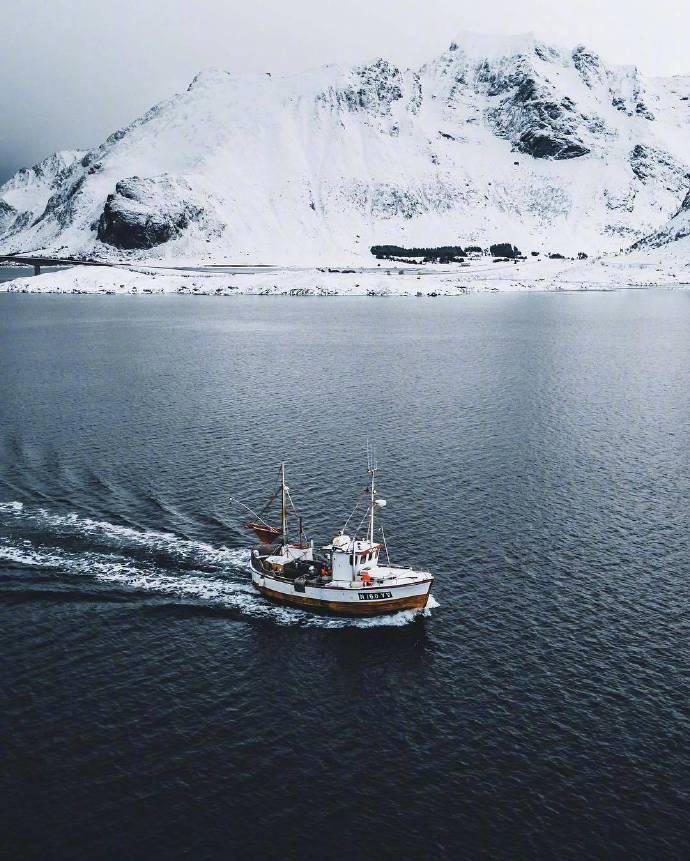 点击大图看下一张：挪威，罗弗敦群岛的寒冬