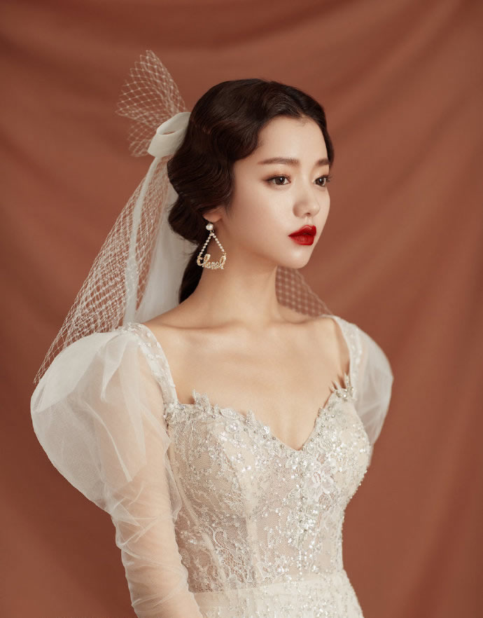 点击大图看下一张：极简清新小韩风新娘新造型图片