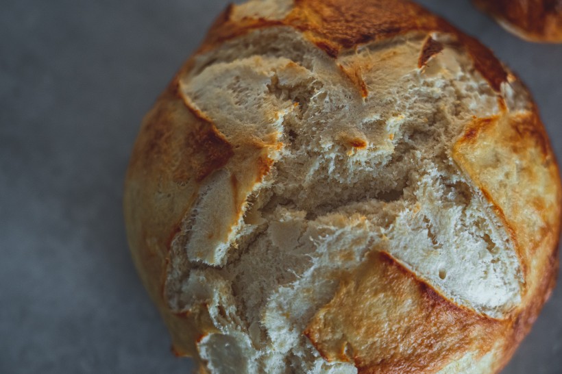 点击大图看下一张：香味浓烈的烤面包图片