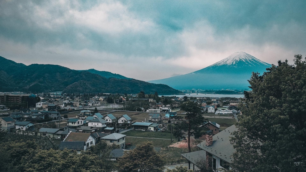 点击大图看下一张：日本富士山秀丽美景高清桌面壁纸
