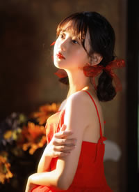 吊带红裙美女娇艳妩媚性感写真图片