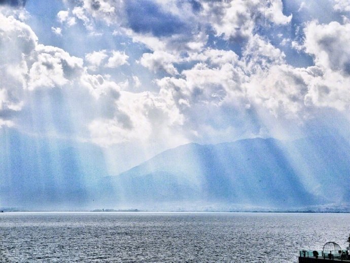 点击大图看下一张：大理洱海，天堂之光