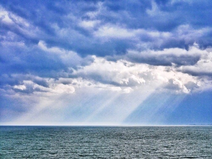 点击大图看下一张：大理洱海，天堂之光