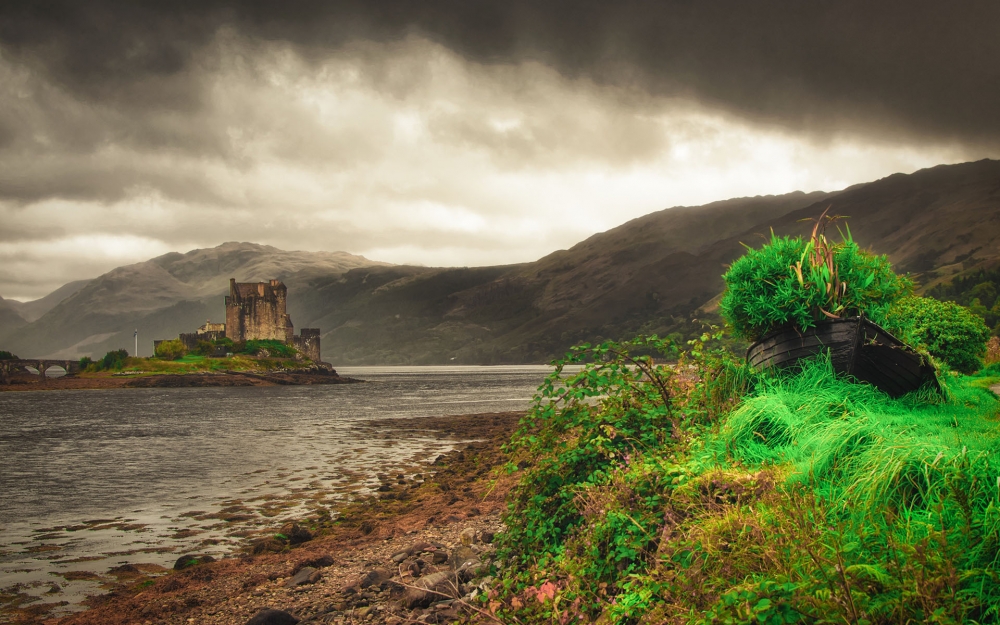 点击大图看下一张：苏格兰古堡建筑风光桌面壁纸