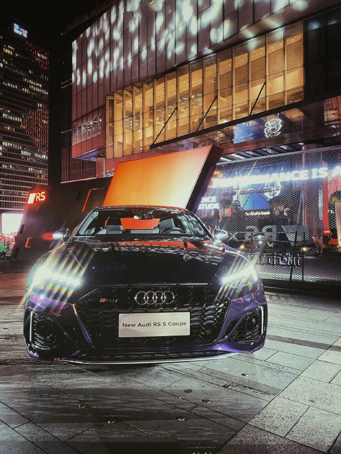点击大图看下一张：紫色的新奥迪RS5 coupe图片欣赏