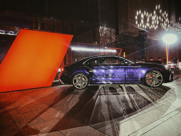 点击大图看下一张：紫色的新奥迪RS5 coupe图片欣赏
