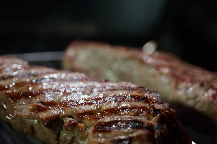点击大图看下一张：美味的烤牛排图片