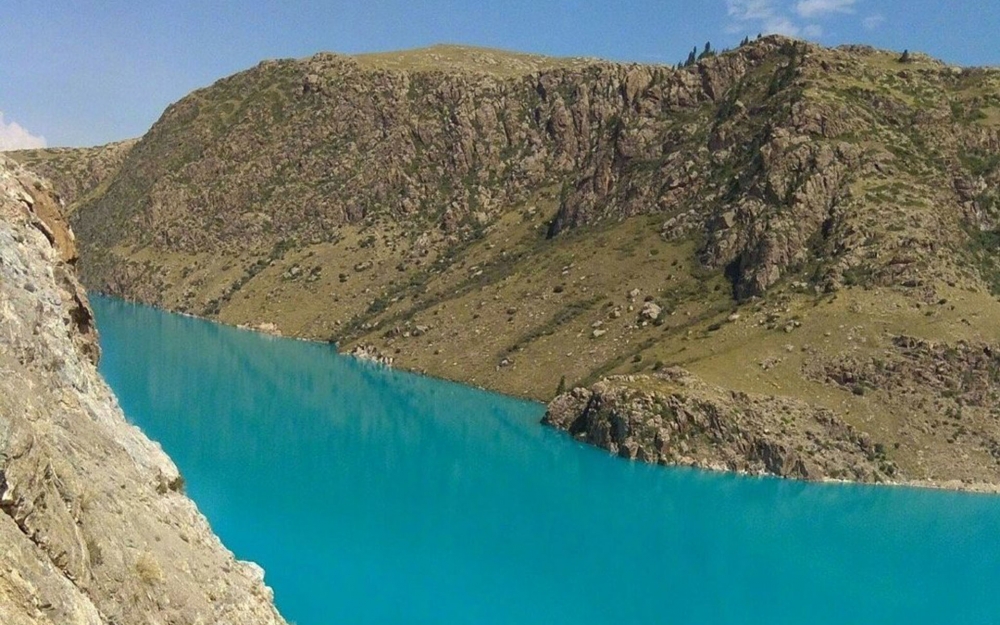 点击大图看下一张：新疆昭苏玉湖唯美风景桌面壁纸