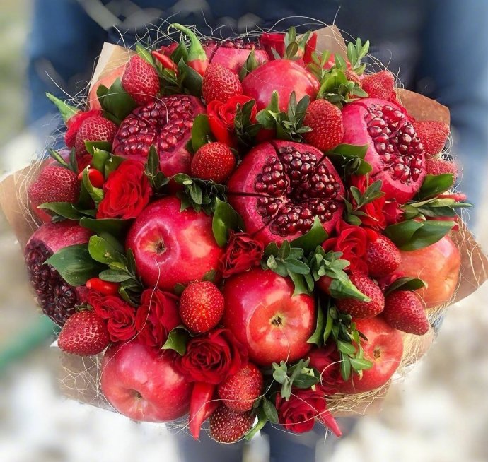 点击大图看下一张：水果花束太浪漫了顺便吃点水果