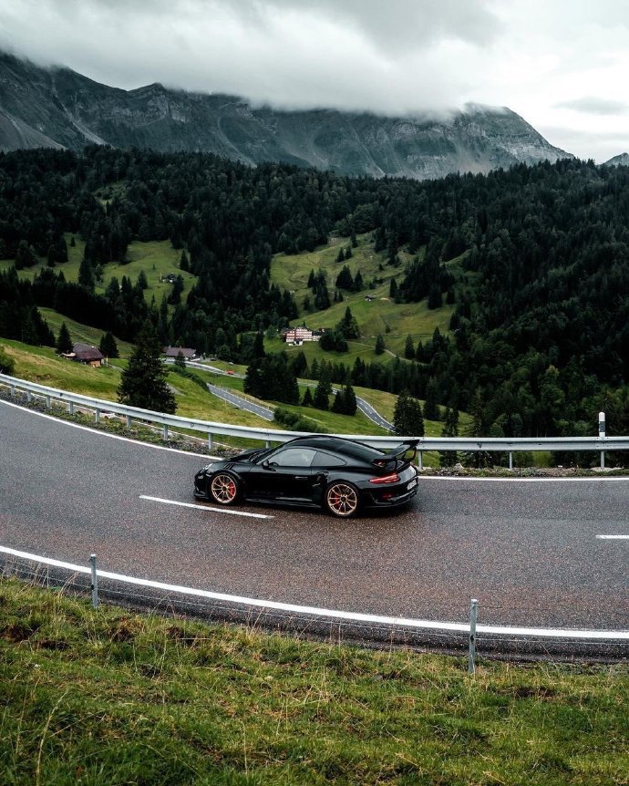 点击大图看下一张：帅气的保时捷GT3 RS图片欣赏