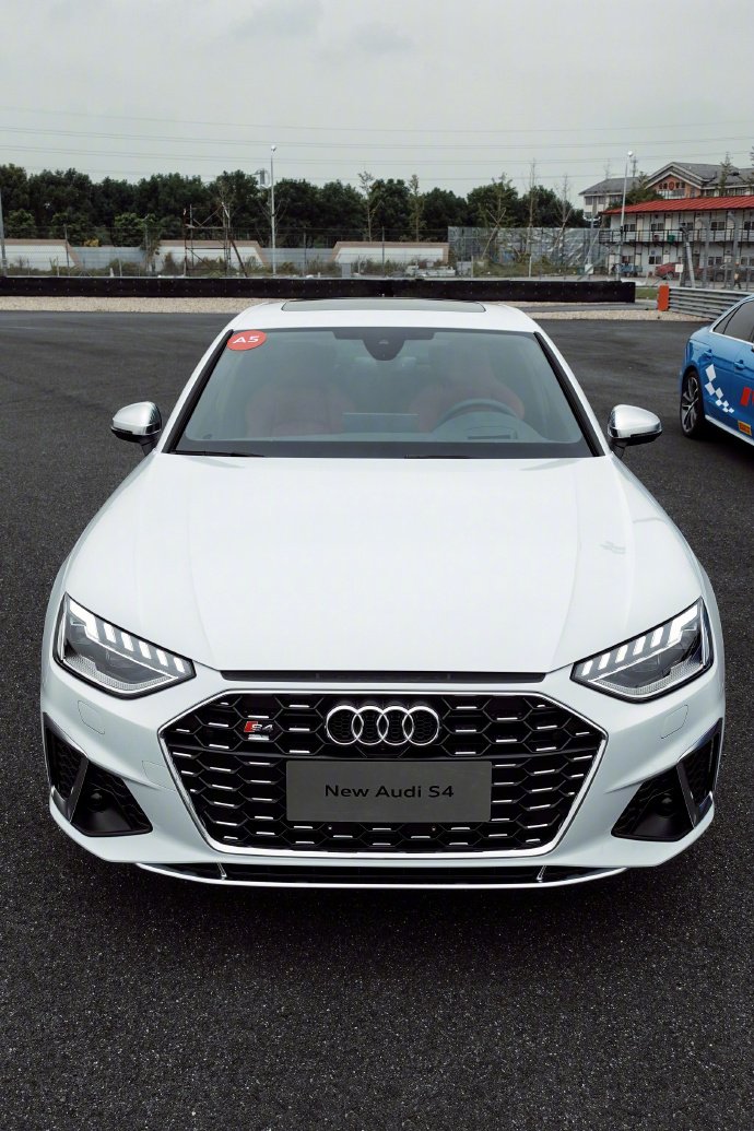 点击大图看下一张：一组帅气的新奥迪S4高清图片