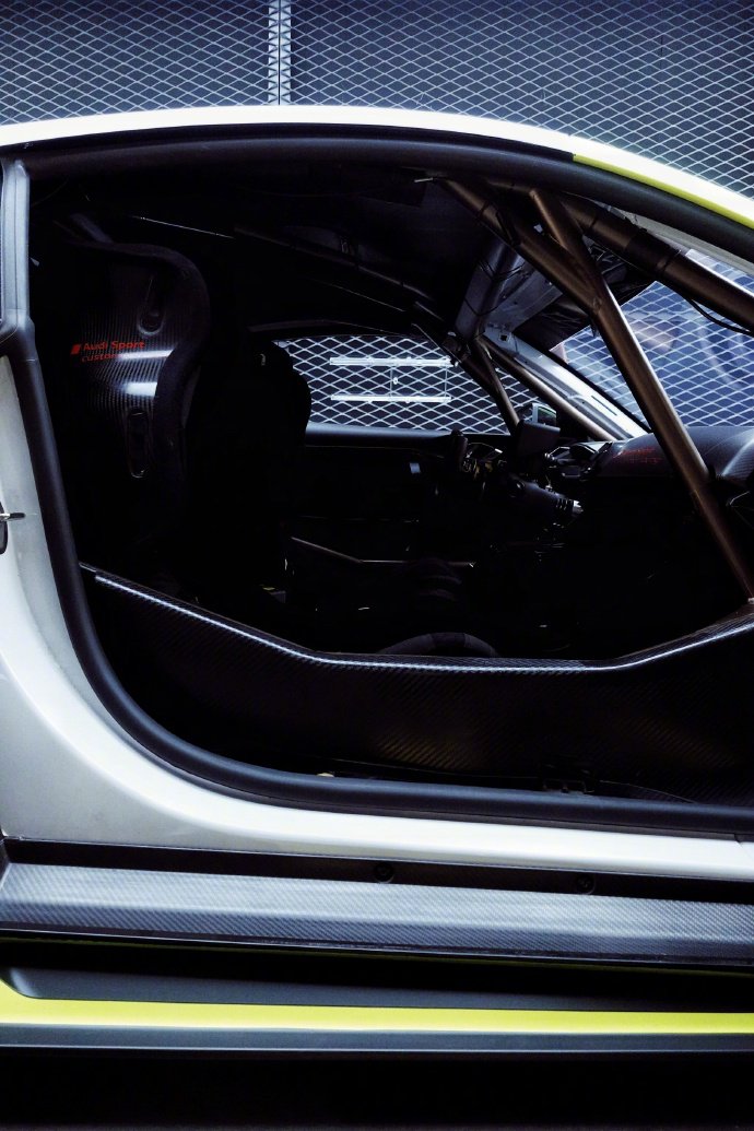 点击大图看下一张：惊艳的Audi R8 LMS GT2图片欣赏