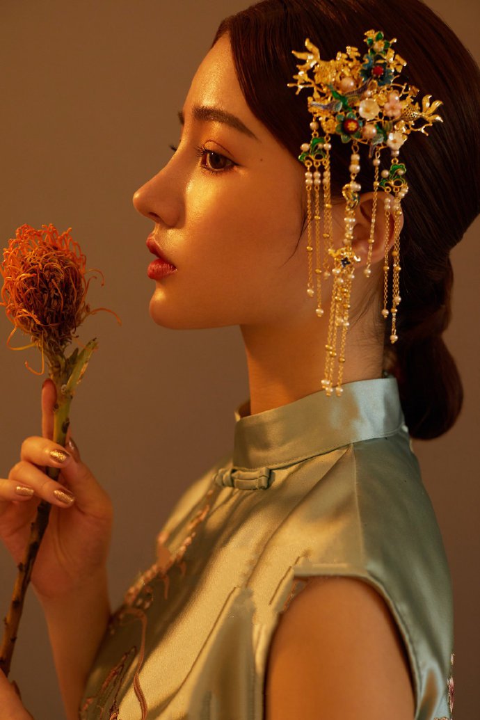 点击大图看下一张：浪漫古典的中式新娘发型图片