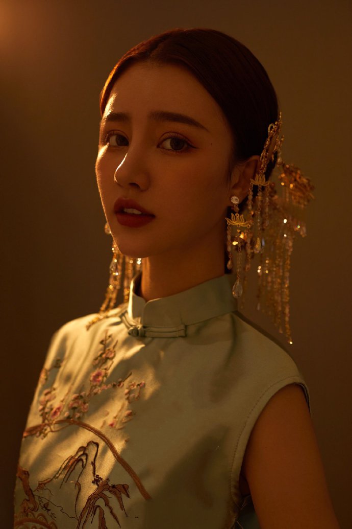 点击大图看下一张：浪漫古典的中式新娘发型图片