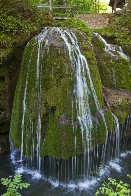 点击大图看下一张：美不胜收的罗马尼亚比格尔瀑布图片