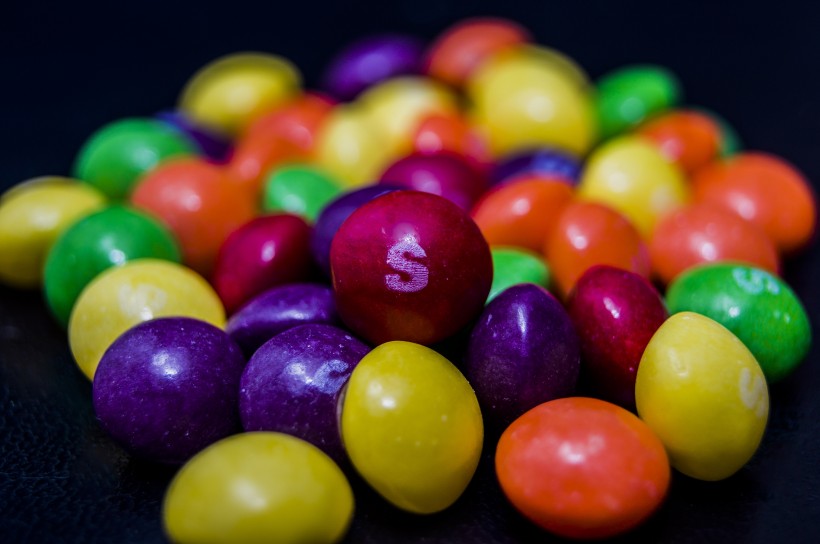 点击大图看下一张：颜色丰富的彩虹糖图片