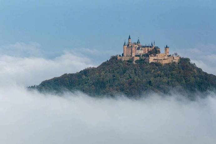 点击大图看下一张：德国霍亨索伦城堡图片 ​​​​