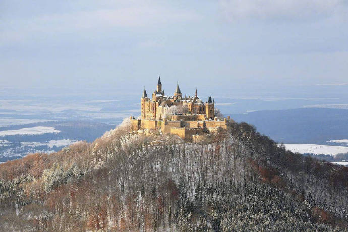 点击大图看下一张：德国霍亨索伦城堡图片 ​​​​
