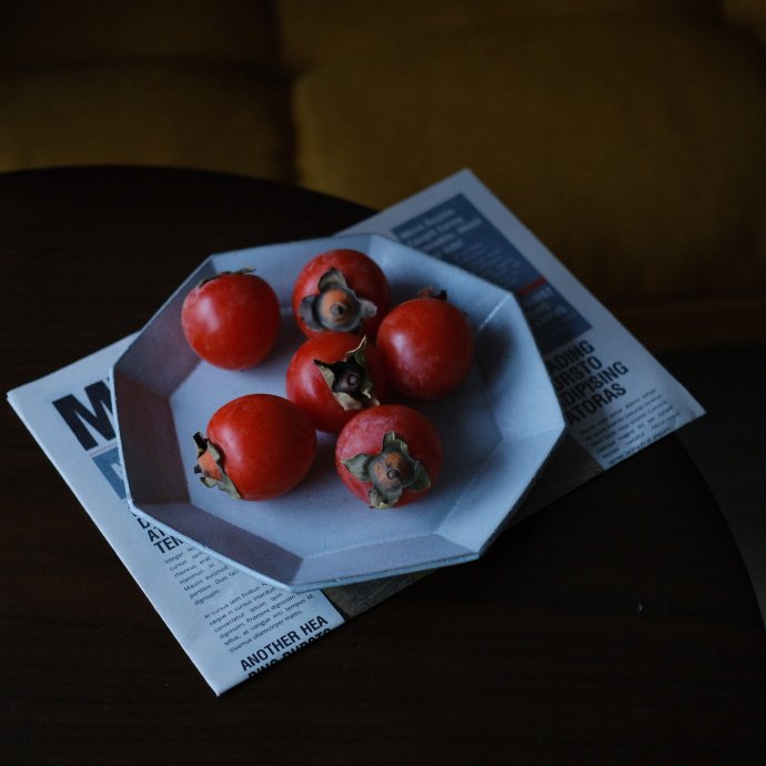 点击大图看下一张：一组红透了的小柿子图片欣赏
