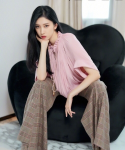 刘令姿粉色系时装时尚写真图片