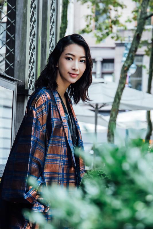 点击大图看下一张：温雅图片 温雅时尚性感写真图片