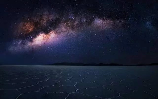 点击大图看下一张：茶卡盐湖，美的如梦如幻