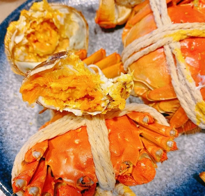 点击大图看下一张：金黄美味的阳澄湖大闸蟹图片