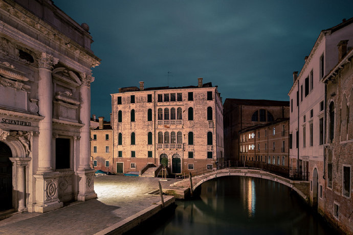 点击大图看下一张：夜晚的威尼斯风光图片